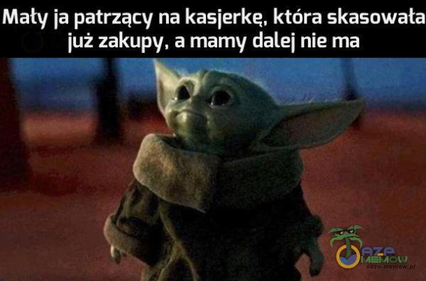 Maty ja patrzący na kasjerkę, która skasowała już zakupy, a mamy dalej nie ma