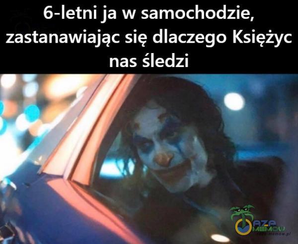 6-letni ja w samochodzie, zastanawiając się dlaczego Księżyc nas śledzi