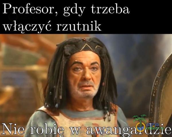 Profesor, gdy trzeba włączyć rzutnik Ęobięqvăwangardzie