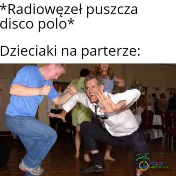 Radiowęzeł puszcza disco polo* Dzieciaki na parterze: