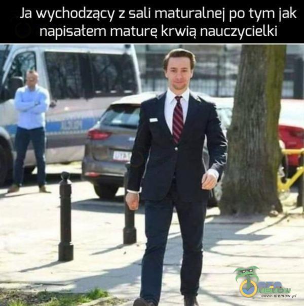 Ja wychodzący z sali maturalnej po tym jak napisałem maturę krwią nauczycielki