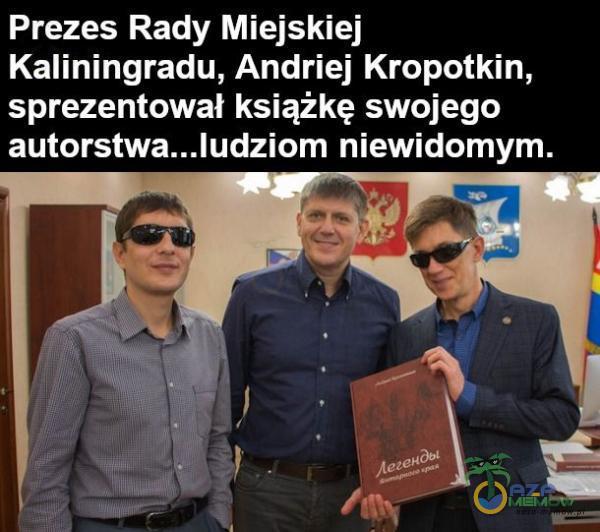 Prezes Rady Miejskiej Kaliningradu, Andriej Kropotkin, sprezentował książkę swojego niewidomym.