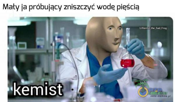 Maty Ja próbujący zniszczyć wodę pięścią